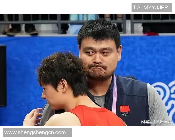 姚明在比赛中意外摔倒膝盖受伤球迷为其担忧呼吁关注运动安全 姚明在比赛中意外摔倒膝盖受伤球迷为其担忧呼吁关注运动安全