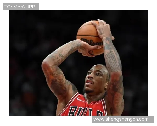 姚明在比赛中无人回防的尴尬瞬间引发球迷热议