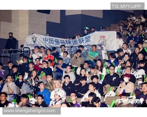 足球明星粉丝热情送表彰爱意展现球迷情怀与支持