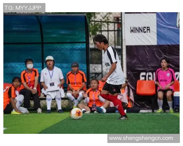 足球明星晋美的个人资料与职业生涯全景介绍