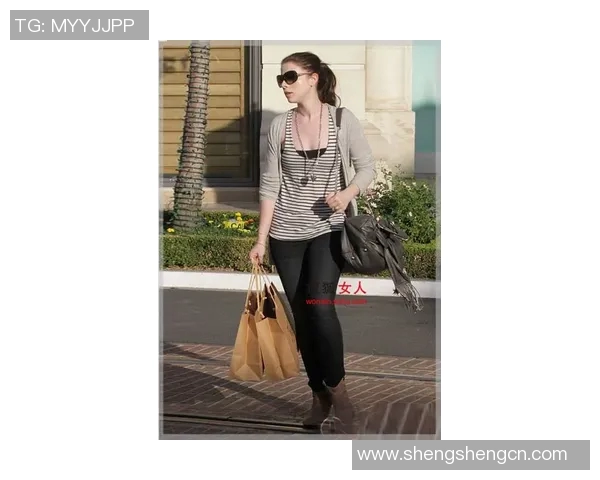 男明星篮球背心街拍风格解析与时尚搭配指南